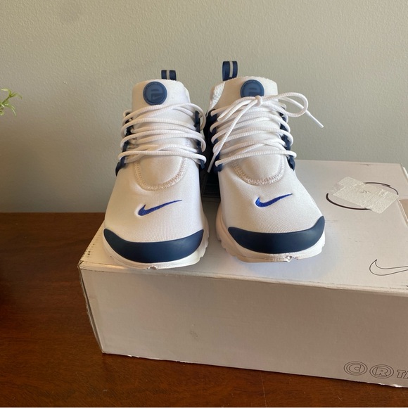 Nike Presto Blue and White NIB Size 8 - Picture 3 of 7
